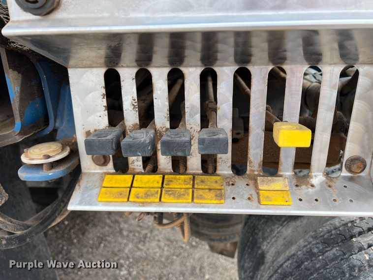 image for item DR5568 2004 Freightliner FL112  crane truck