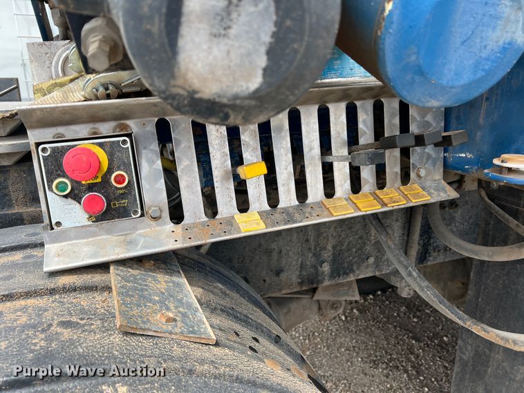 image for item DR5568 2004 Freightliner FL112  crane truck