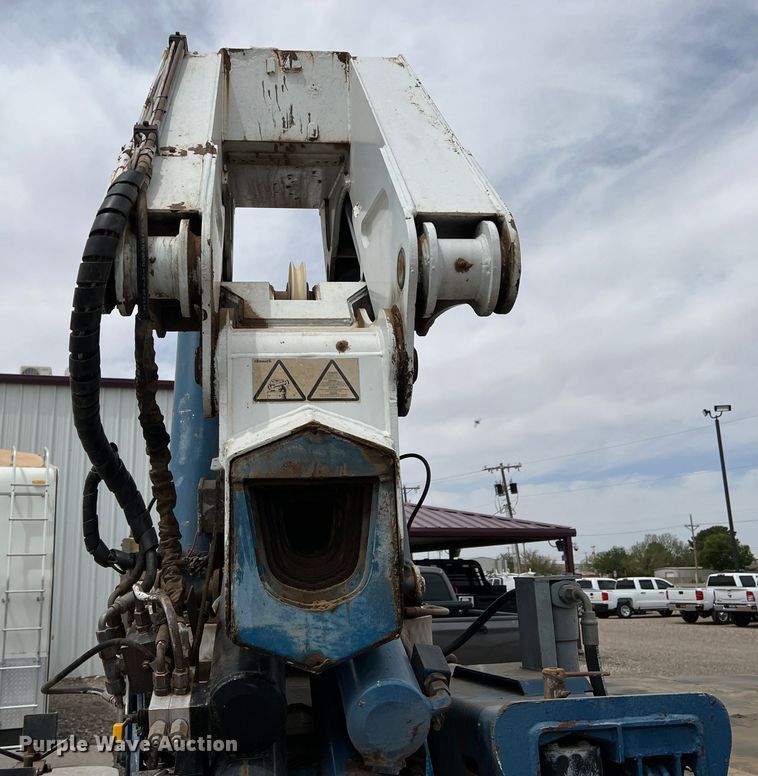 image for item DR5568 2004 Freightliner FL112  crane truck