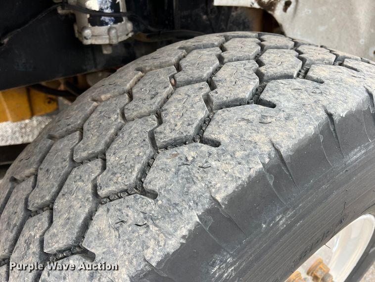 image for item DR5568 2004 Freightliner FL112  crane truck