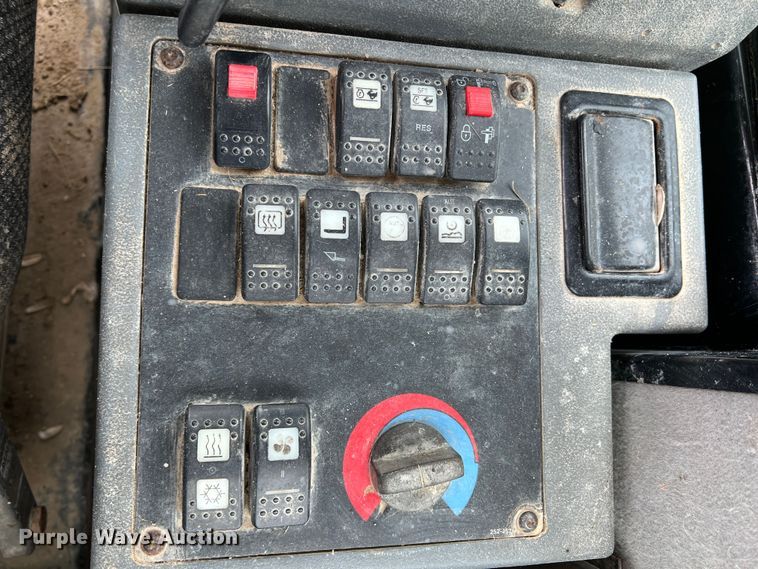 image for item DR5587 2010 Caterpillar 924H  wheel loader