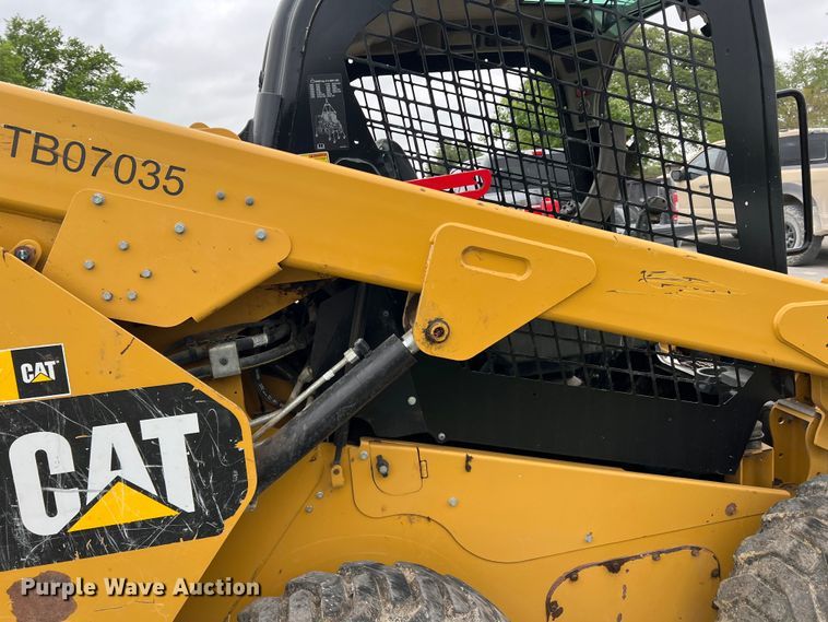 image for item DR5593 2017 Caterpillar 262D  skid steer loader