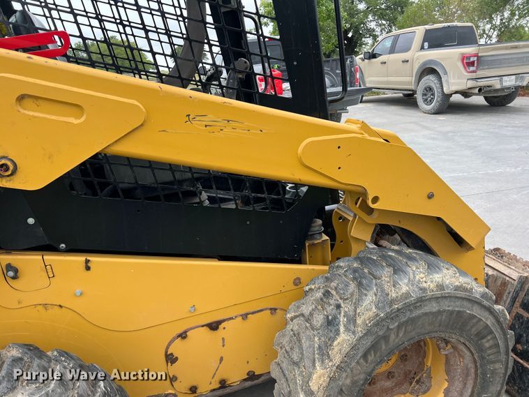 image for item DR5593 2017 Caterpillar 262D  skid steer loader