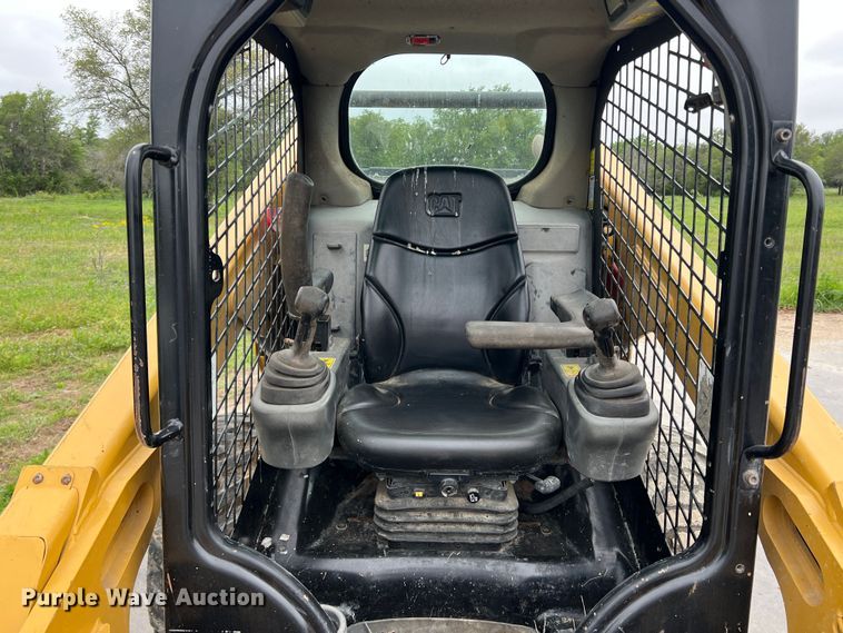 image for item DR5593 2017 Caterpillar 262D  skid steer loader