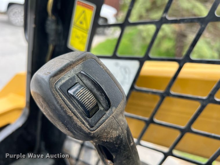 image for item DR5593 2017 Caterpillar 262D  skid steer loader