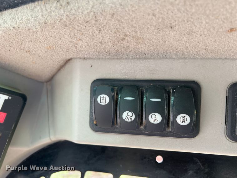 image for item DR5593 2017 Caterpillar 262D  skid steer loader