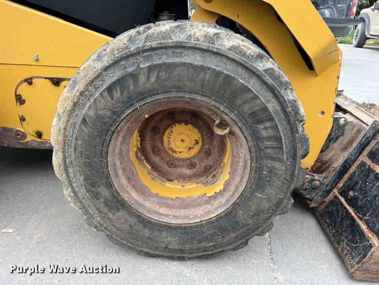 image for item DR5593 2017 Caterpillar 262D  skid steer loader