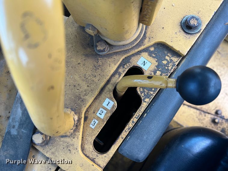 image for item DR5597 1987 Caterpillar D8N  dozer
