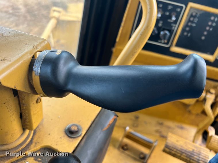 image for item DR5597 1987 Caterpillar D8N  dozer