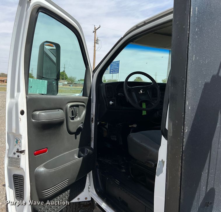 image for item DR5598 2007 Chevrolet C5500  flatbed truck