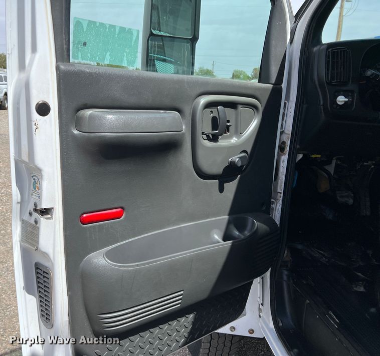 image for item DR5598 2007 Chevrolet C5500  flatbed truck