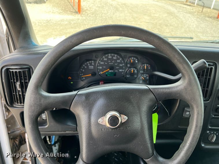 image for item DR5598 2007 Chevrolet C5500  flatbed truck