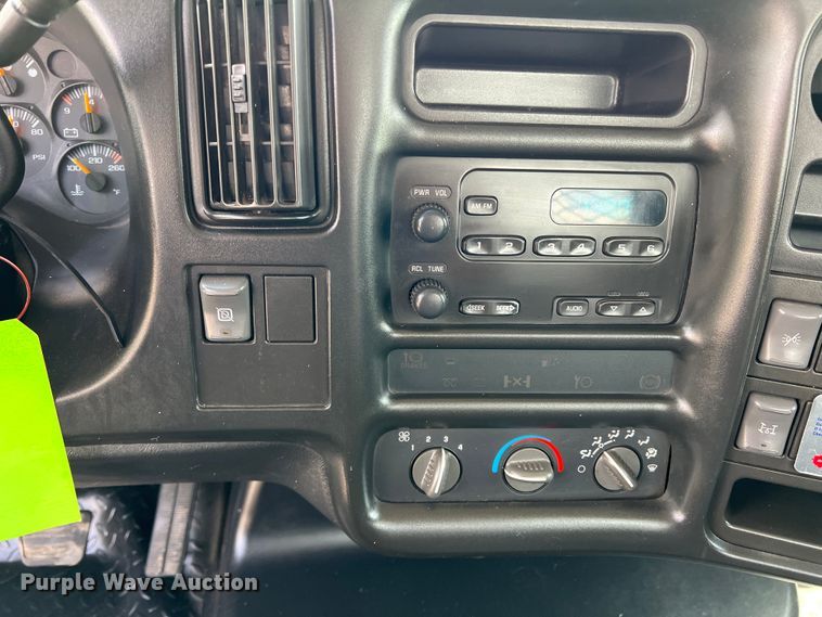 image for item DR5598 2007 Chevrolet C5500  flatbed truck