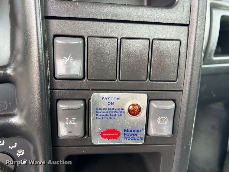 image for item DR5598 2007 Chevrolet C5500  flatbed truck