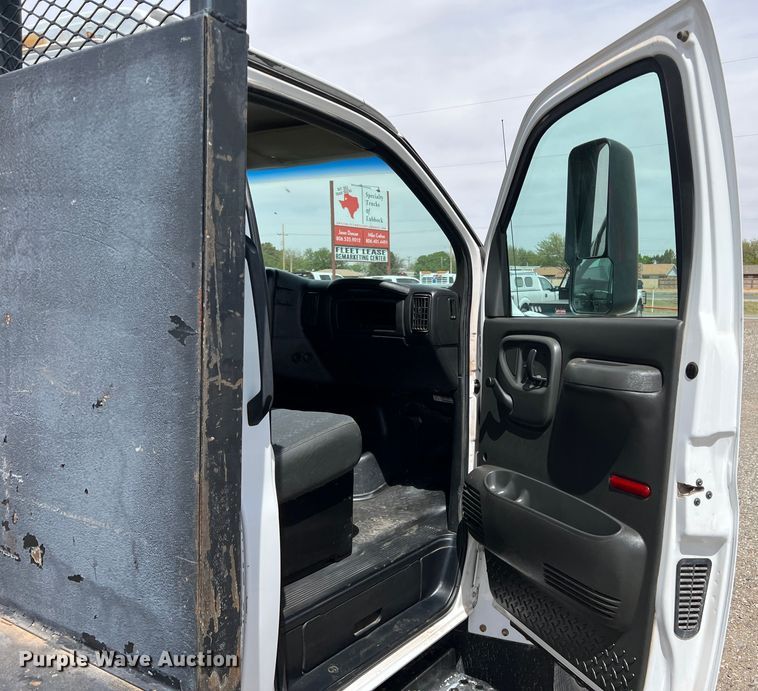 image for item DR5598 2007 Chevrolet C5500  flatbed truck