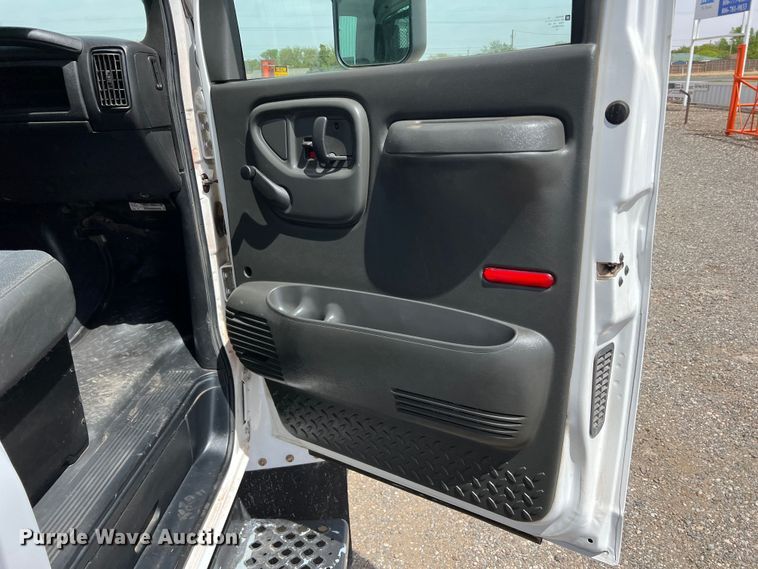 image for item DR5598 2007 Chevrolet C5500  flatbed truck