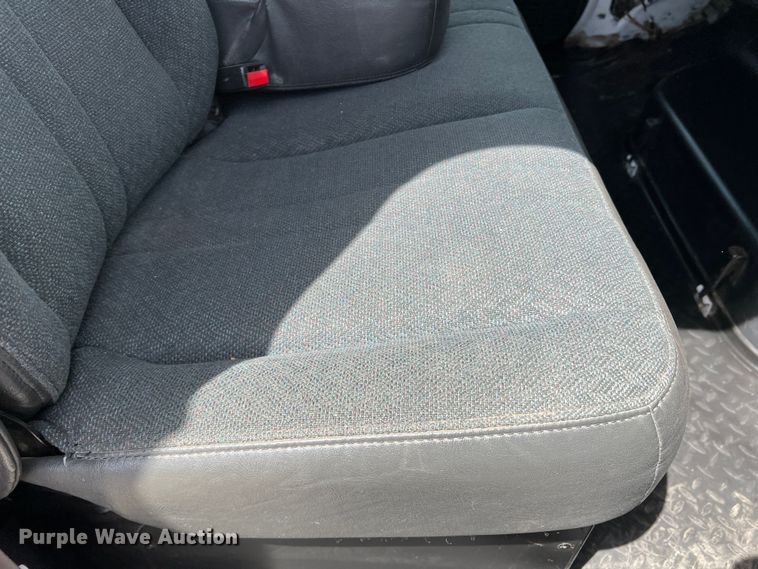 image for item DR5598 2007 Chevrolet C5500  flatbed truck