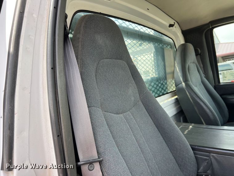 image for item DR5598 2007 Chevrolet C5500  flatbed truck