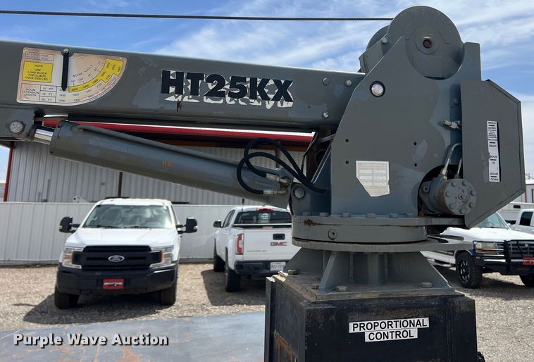 image for item DR5598 2007 Chevrolet C5500  flatbed truck