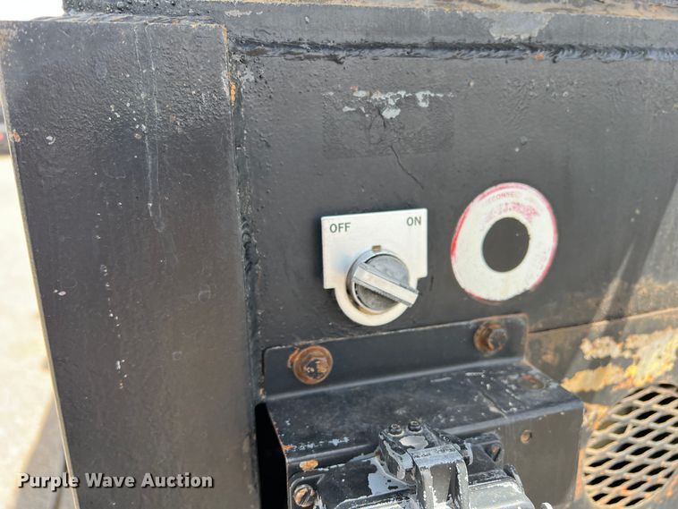 image for item DR5598 2007 Chevrolet C5500  flatbed truck