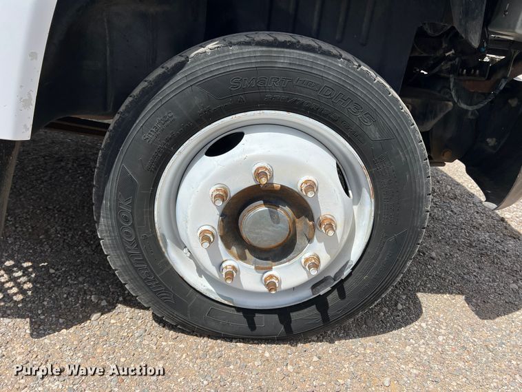 image for item DR5598 2007 Chevrolet C5500  flatbed truck