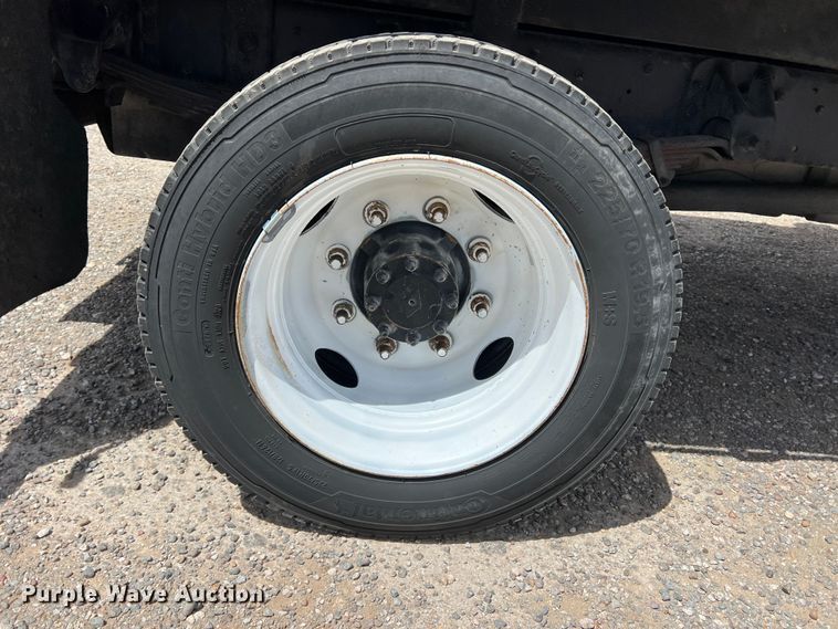 image for item DR5598 2007 Chevrolet C5500  flatbed truck