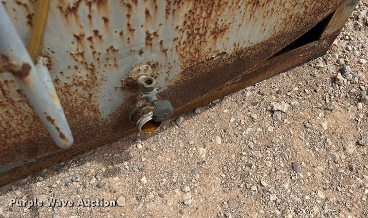 image for item DR5605 Robstown  fuel tank