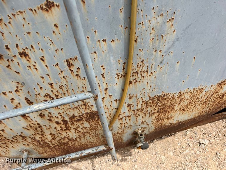 image for item DR5605 Robstown  fuel tank