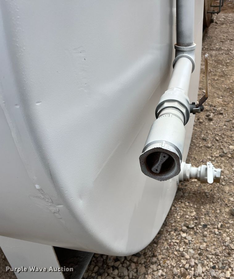 image for item DR5606 Fuel tank