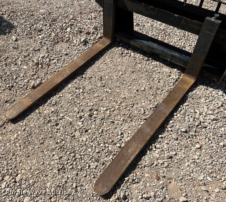 image for item DR5613 Caterpillar 351-9371  skid steer forks