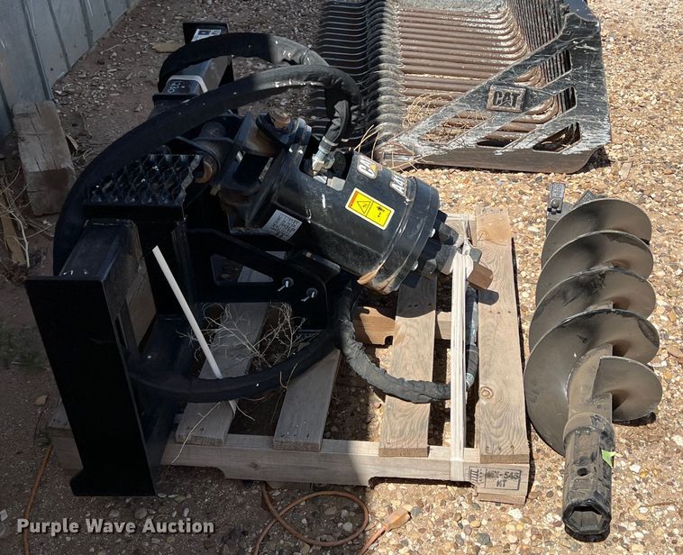 image for item DR5621 Caterpillar A41  skid steer auger