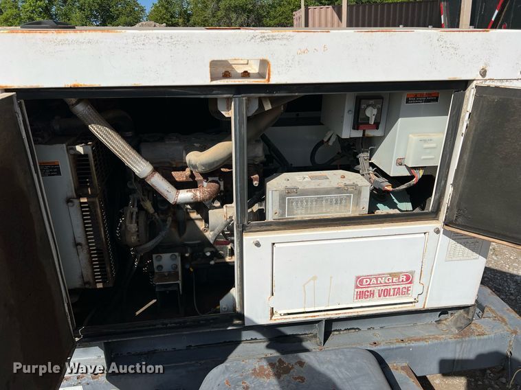 image for item DR5633 Whisperwatt DCA-25SSIU2  generator