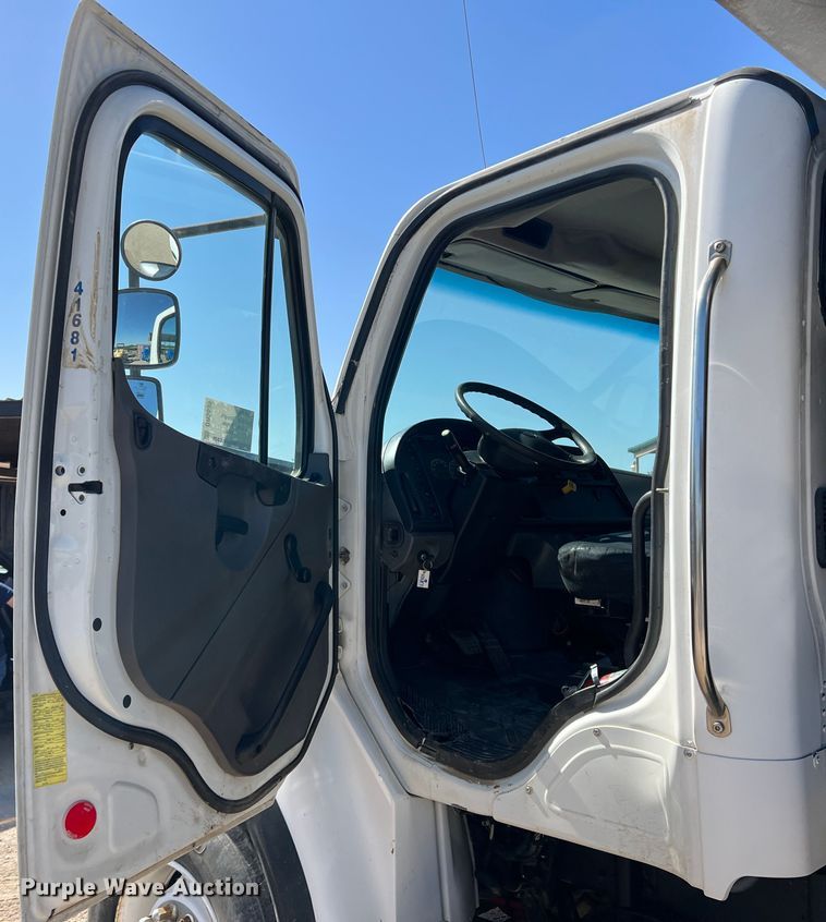 image for item DR5635 2007 Freightliner Business Class M2  dump truck