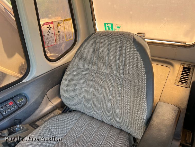 image for item DR5639 2008 Link Belt 330LX  excavator