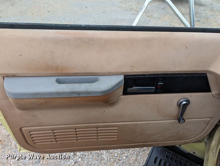 image for item DR6836 1990 GMC TopKick C6000  vacuum truck