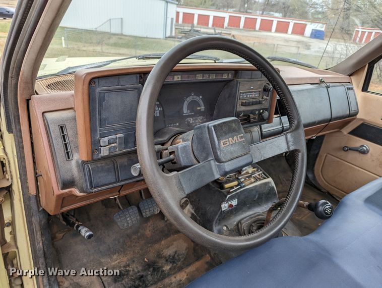 image for item DR6836 1990 GMC TopKick C6000  vacuum truck