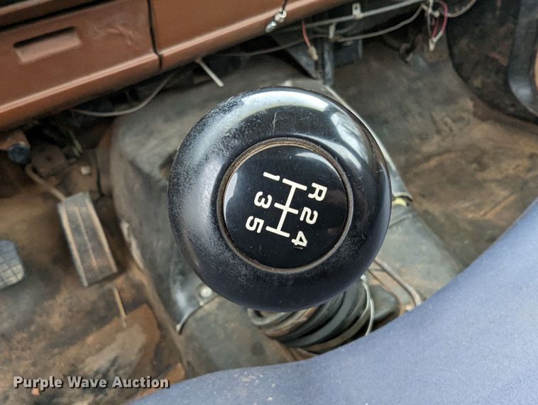 image for item DR6836 1990 GMC TopKick C6000  vacuum truck