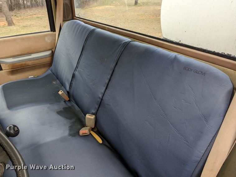 image for item DR6836 1990 GMC TopKick C6000  vacuum truck