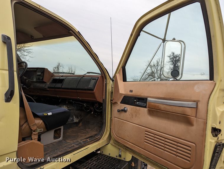 image for item DR6836 1990 GMC TopKick C6000  vacuum truck