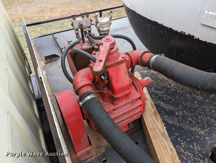 image for item DR6836 1990 GMC TopKick C6000  vacuum truck