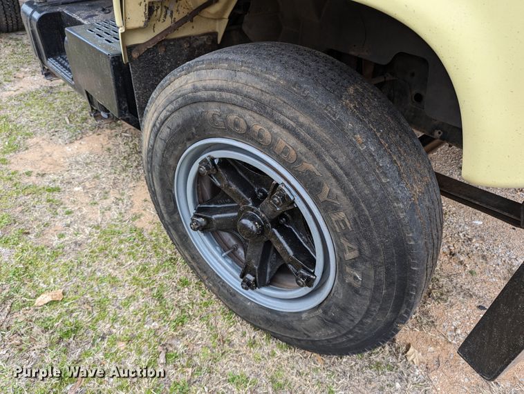 image for item DR6836 1990 GMC TopKick C6000  vacuum truck