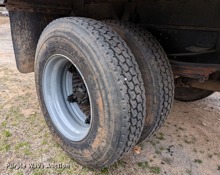 image for item DR6836 1990 GMC TopKick C6000  vacuum truck