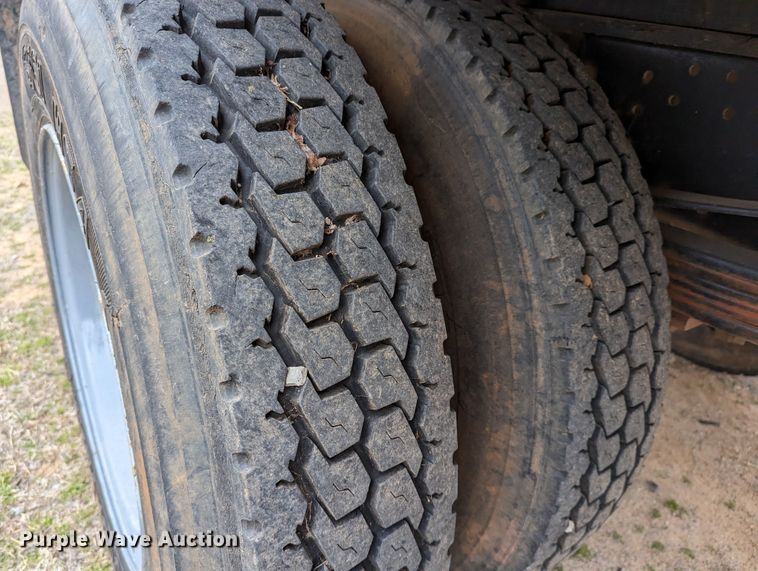 image for item DR6836 1990 GMC TopKick C6000  vacuum truck