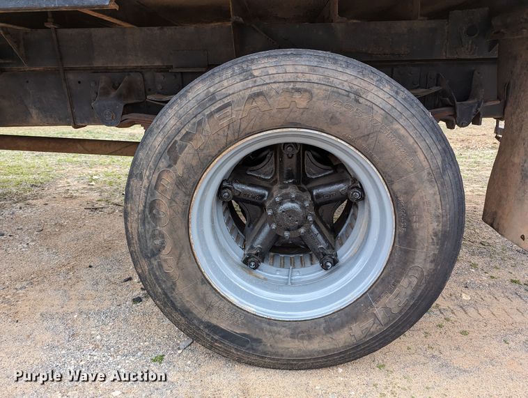 image for item DR6836 1990 GMC TopKick C6000  vacuum truck