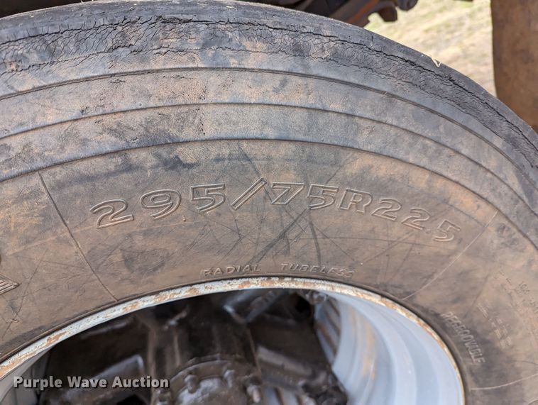 image for item DR6836 1990 GMC TopKick C6000  vacuum truck