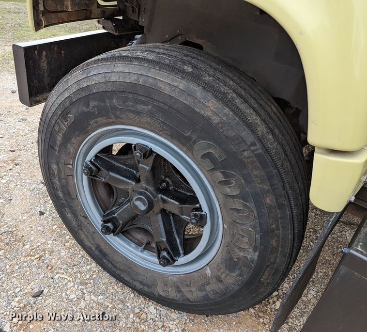 image for item DR6836 1990 GMC TopKick C6000  vacuum truck