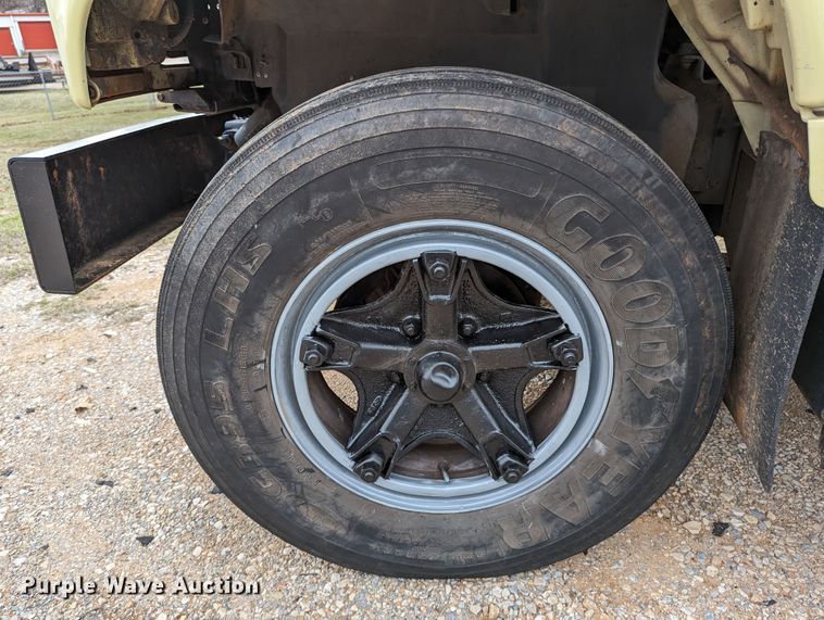 image for item DR6836 1990 GMC TopKick C6000  vacuum truck