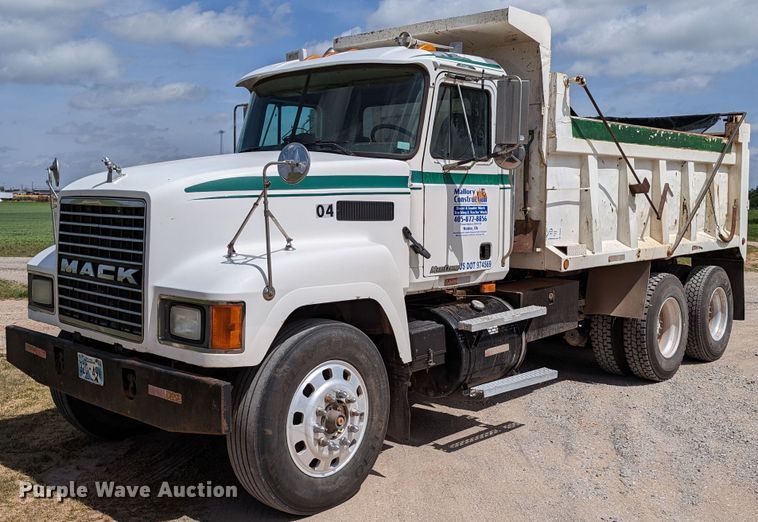 image for item DR6933 2002 Mack CH613  dump truck