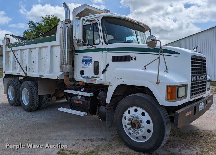 image for item DR6933 2002 Mack CH613  dump truck