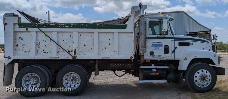 image for item DR6933 2002 Mack CH613  dump truck